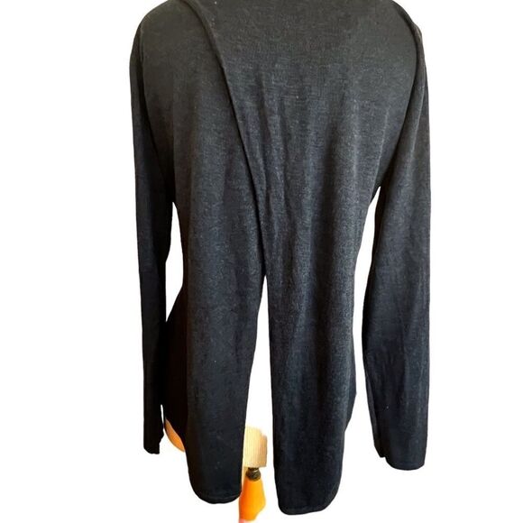 Zuba Athletic wear. Navy blue soft t-shirt/sweater.✔️ out the back! - Picture 3 of 9